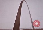 Image Gateway Arch Saint Louis Missouri USA, 1970, de la seconde 37 séquences d'archives historiques vidéo 65675023506