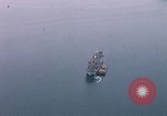 Immagine di Le navi in Cam Ranh Bay durante la Guerra del Vietnam Cam Ranh Bay Vietnam, 1967, secondo 4 filmato di repertorio 65675023519
