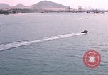 Immagine di Le navi in Cam Ranh Bay durante la Guerra del Vietnam Cam Ranh Bay Vietnam, 1967, secondo 27 filmato di repertorio 65675023519