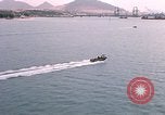 Immagine di Le navi in Cam Ranh Bay durante la Guerra del Vietnam Cam Ranh Bay Vietnam, 1967, secondo 29 filmato di repertorio 65675023519