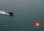 Immagine di Le navi in Cam Ranh Bay durante la Guerra del Vietnam Cam Ranh Bay Vietnam, 1967, secondo 34 filmato di repertorio 65675023519