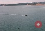Immagine di Le navi in Cam Ranh Bay durante la Guerra del Vietnam Cam Ranh Bay Vietnam, 1967, secondo 38 filmato di repertorio 65675023519