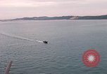 Immagine di Le navi in Cam Ranh Bay durante la Guerra del Vietnam Cam Ranh Bay Vietnam, 1967, secondo 42 filmato di repertorio 65675023519