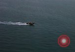 Immagine di Le navi in Cam Ranh Bay durante la Guerra del Vietnam Cam Ranh Bay Vietnam, 1967, secondo 51 filmato di repertorio 65675023519