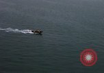 Immagine di Le navi in Cam Ranh Bay durante la Guerra del Vietnam Cam Ranh Bay Vietnam, 1967, secondo 52 filmato di repertorio 65675023519