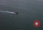 Immagine di Le navi in Cam Ranh Bay durante la Guerra del Vietnam Cam Ranh Bay Vietnam, 1967, secondo 53 filmato di repertorio 65675023519