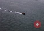 Immagine di Le navi in Cam Ranh Bay durante la Guerra del Vietnam Cam Ranh Bay Vietnam, 1967, secondo 55 filmato di repertorio 65675023519