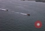 Immagine di Le navi in Cam Ranh Bay durante la Guerra del Vietnam Cam Ranh Bay Vietnam, 1967, secondo 56 filmato di repertorio 65675023519
