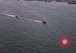 Immagine di Le navi in Cam Ranh Bay durante la Guerra del Vietnam Cam Ranh Bay Vietnam, 1967, secondo 58 filmato di repertorio 65675023519