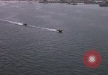 Immagine di Le navi in Cam Ranh Bay durante la Guerra del Vietnam Cam Ranh Bay Vietnam, 1967, secondo 59 filmato di repertorio 65675023519