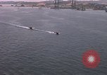 Immagine di Le navi in Cam Ranh Bay durante la Guerra del Vietnam Cam Ranh Bay Vietnam, 1967, secondo 61 filmato di repertorio 65675023519