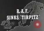 Immagine di Corazzata tedesca Tirpitz bombardato da RAF Tromso Norvegia, 1944, secondo 39 filmato di repertorio 65675023523