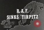 Immagine di Corazzata tedesca Tirpitz bombardato da RAF Tromso Norvegia, 1944, secondo 42 filmato di repertorio 65675023523