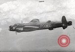 Immagine di Corazzata tedesca Tirpitz bombardato da RAF Tromso Norvegia, 1944, secondo 62 filmato di repertorio 65675023523