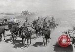 Immagine di Esercito muli traghettato La Birmania, 1944, secondo 18 filmato di repertorio 65675023528
