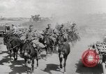 Immagine di Esercito muli traghettato La Birmania, 1944, secondo 19 filmato di repertorio 65675023528