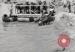 Immagine di Esercito muli traghettato La Birmania, 1944, secondo 50 filmato di repertorio 65675023528