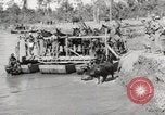 Immagine di Esercito muli traghettato La Birmania, 1944, secondo 58 filmato di repertorio 65675023528