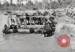 Immagine di Esercito muli traghettato La Birmania, 1944, secondo 59 filmato di repertorio 65675023528
