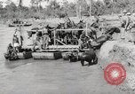 Immagine di Esercito muli traghettato La Birmania, 1944, secondo 61 filmato di repertorio 65675023528