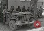 Standbild 90th Infantry Division Alencon Frankreich, 1944, aus Sekunde 49 historischem Filmmaterial Videoclip 65675023532
