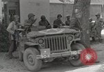 Standbild 90th Infantry Division Alencon Frankreich, 1944, aus Sekunde 50 historischem Filmmaterial Videoclip 65675023532