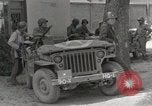 Standbild 90th Infantry Division Alencon Frankreich, 1944, aus Sekunde 52 historischem Filmmaterial Videoclip 65675023532