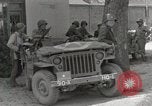 Standbild 90th Infantry Division Alencon Frankreich, 1944, aus Sekunde 53 historischem Filmmaterial Videoclip 65675023532