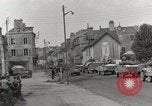 Standbild 90th Infantry Division Alencon Frankreich, 1944, aus Sekunde 10 historischem Filmmaterial Videoclip 65675023533