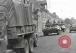 Standbild 90th Infantry Division Alencon Frankreich, 1944, aus Sekunde 30 historischem Filmmaterial Videoclip 65675023533
