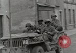 Standbild 90th Infantry Division Alencon Frankreich, 1944, aus Sekunde 43 historischem Filmmaterial Videoclip 65675023533