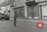 Standbild 90th Infantry Division Alencon Frankreich, 1944, aus Sekunde 61 historischem Filmmaterial Videoclip 65675023533