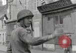 Standbild 90th Infantry Division Alencon Frankreich, 1944, aus Sekunde 62 historischem Filmmaterial Videoclip 65675023533