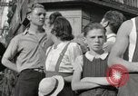 Standbild 90th Infantry Division Alencon Frankreich, 1944, aus Sekunde 17 historischem Filmmaterial Videoclip 65675023535