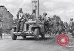 Immagine di Catturato prigionieri nazista Chambois Francia, 1944, secondo 44 filmato di repertorio 65675023538