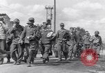 Immagine di Catturato prigionieri nazista Chambois Francia, 1944, secondo 50 filmato di repertorio 65675023538