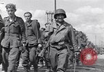 Immagine di Catturato prigionieri nazista Chambois Francia, 1944, secondo 57 filmato di repertorio 65675023538