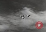 Immagine di F 86 Sabre di velivoli a getto United States USA, 1950, secondo 55 filmato di repertorio 65675023559