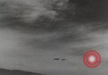 Immagine di F 86 Sabre di velivoli a getto United States USA, 1950, secondo 60 filmato di repertorio 65675023559