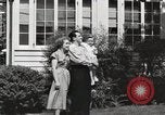Immagine di Guardare la famiglia di aeromobili United States USA, 1950, secondo 4 filmato di repertorio 65675023560