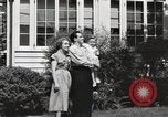 Immagine di Guardare la famiglia di aeromobili United States USA, 1950, secondo 5 filmato di repertorio 65675023560