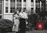 Immagine di Guardare la famiglia di aeromobili United States USA, 1950, secondo 7 filmato di repertorio 65675023560