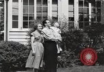 Immagine di Guardare la famiglia di aeromobili United States USA, 1950, secondo 9 filmato di repertorio 65675023560
