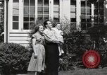 Immagine di Guardare la famiglia di aeromobili United States USA, 1950, secondo 12 filmato di repertorio 65675023560