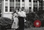 Immagine di Guardare la famiglia di aeromobili United States USA, 1950, secondo 14 filmato di repertorio 65675023560