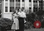 Immagine di Guardare la famiglia di aeromobili United States USA, 1950, secondo 16 filmato di repertorio 65675023560