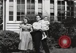 Immagine di Guardare la famiglia di aeromobili United States USA, 1950, secondo 19 filmato di repertorio 65675023560