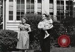 Immagine di Guardare la famiglia di aeromobili United States USA, 1950, secondo 20 filmato di repertorio 65675023560
