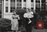 Immagine di Guardare la famiglia di aeromobili United States USA, 1950, secondo 21 filmato di repertorio 65675023560