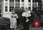 Immagine di Guardare la famiglia di aeromobili United States USA, 1950, secondo 22 filmato di repertorio 65675023560